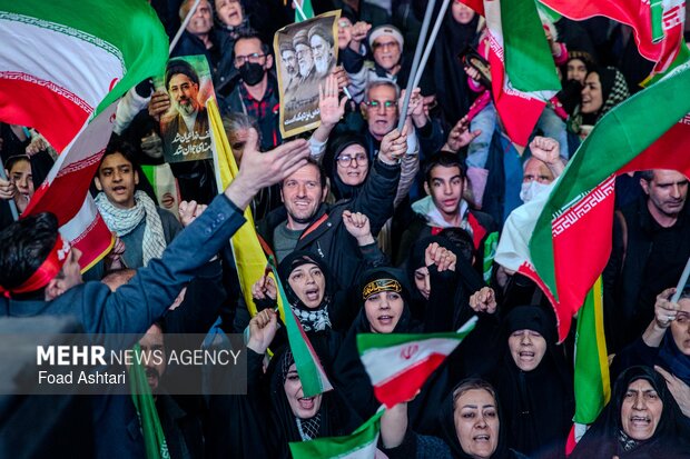 اجتماع حمایت از رزمندگان در مقابله با دشمن آمریکایی - صهیونی