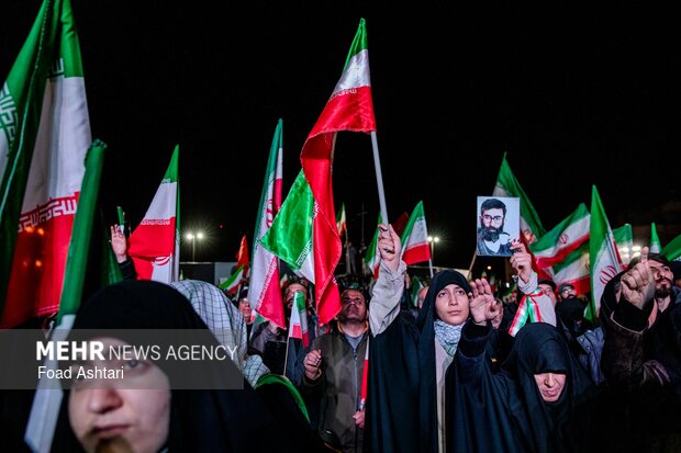 اجتماع حمایت از رزمندگان در مقابله با دشمن آمریکایی - صهیونی
