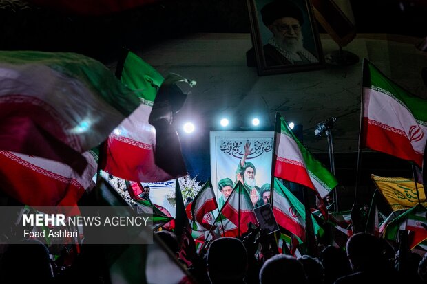 اجتماع حمایت از رزمندگان در مقابله با دشمن آمریکایی - صهیونی