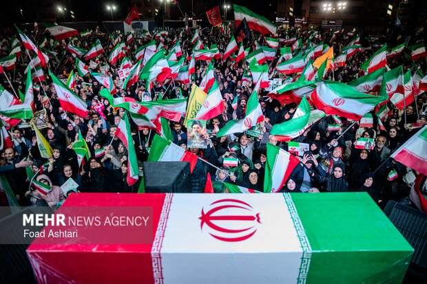اجتماع حمایت از رزمندگان در مقابله با دشمن آمریکایی - صهیونی