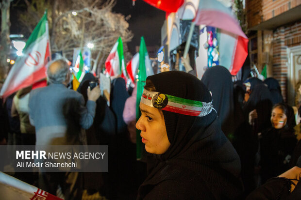 اجتماع شبانه مشهدی‌ها در دفاع از امنیت کشور