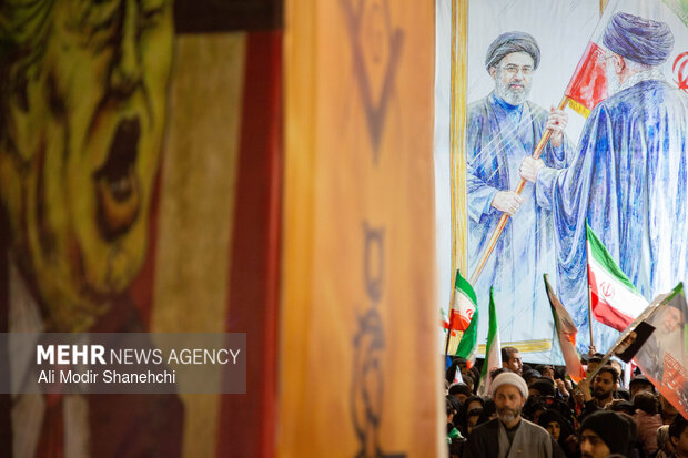 اجتماع شبانه مشهدی‌ها در دفاع از امنیت کشور