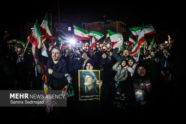 اجتماع حمایت از رزمندگان در مقابله با دشمن آمریکایی - صهیونی
