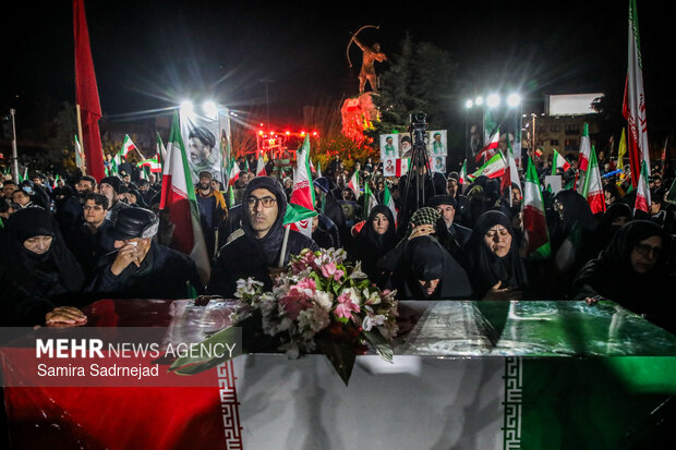 اجتماع حمایت از رزمندگان در مقابله با دشمن آمریکایی - صهیونی