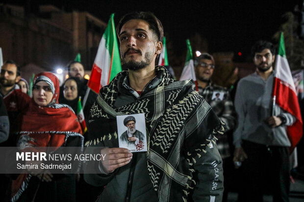 اجتماع حمایت از رزمندگان در مقابله با دشمن آمریکایی - صهیونی