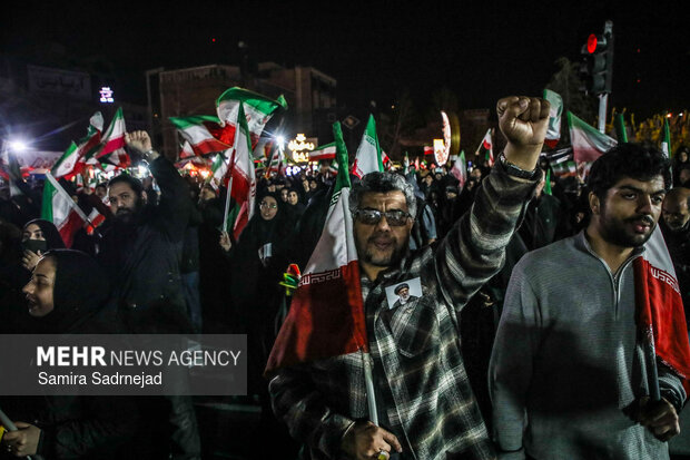 اجتماع حمایت از رزمندگان در مقابله با دشمن آمریکایی - صهیونی