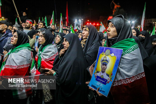 اجتماع حمایت از رزمندگان در مقابله با دشمن آمریکایی - صهیونی