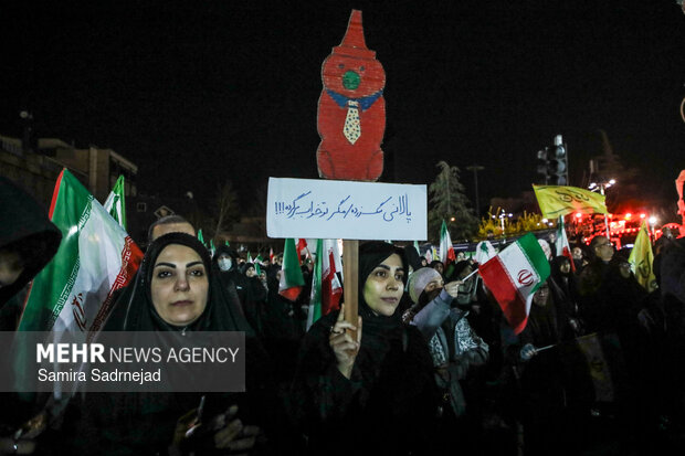 اجتماع حمایت از رزمندگان در مقابله با دشمن آمریکایی - صهیونی