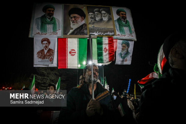 اجتماع حمایت از رزمندگان در مقابله با دشمن آمریکایی - صهیونی