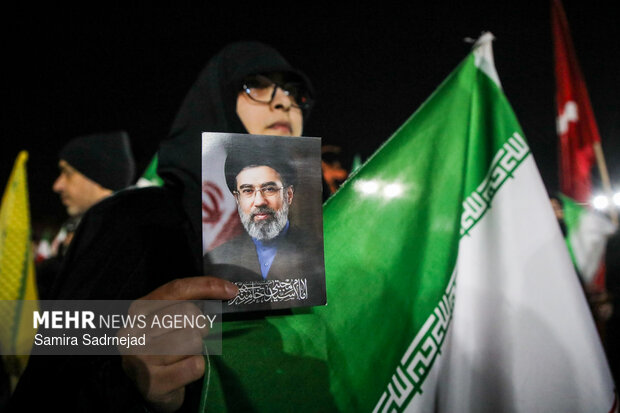 اجتماع حمایت از رزمندگان در مقابله با دشمن آمریکایی - صهیونی