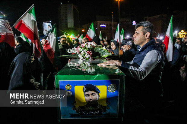 اجتماع حمایت از رزمندگان در مقابله با دشمن آمریکایی - صهیونی