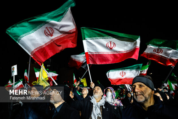 اجتماع حمایت از رزمندگان در مقابله با دشمن آمریکایی - صهیونی