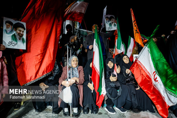 اجتماع حمایت از رزمندگان در مقابله با دشمن آمریکایی - صهیونی