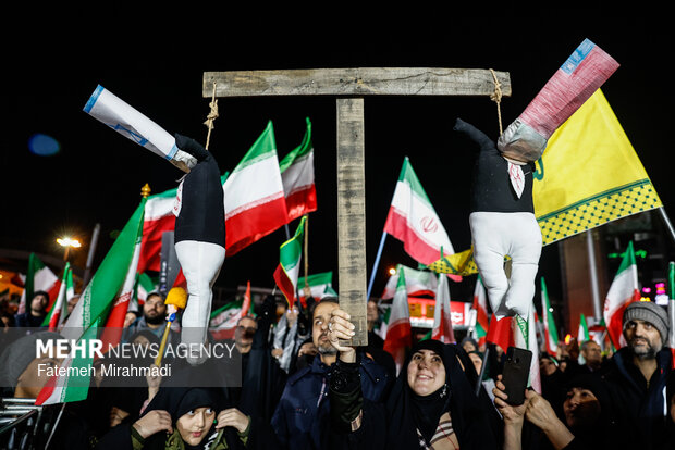 اجتماع حمایت از رزمندگان در مقابله با دشمن آمریکایی - صهیونی
