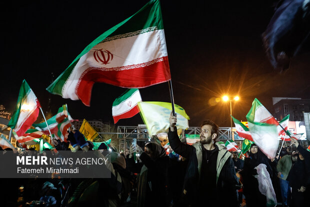 اجتماع حمایت از رزمندگان در مقابله با دشمن آمریکایی - صهیونی