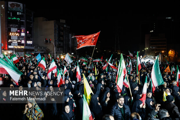 اجتماع حمایت از رزمندگان در مقابله با دشمن آمریکایی - صهیونی
