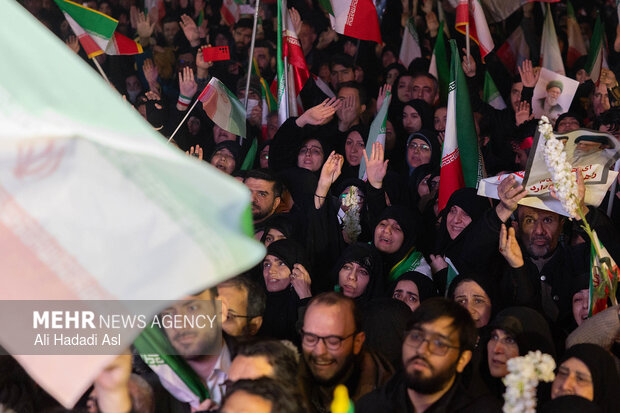 اجتماع حمایت از رزمندگان در مقابله با دشمن آمریکایی - صهیونی
