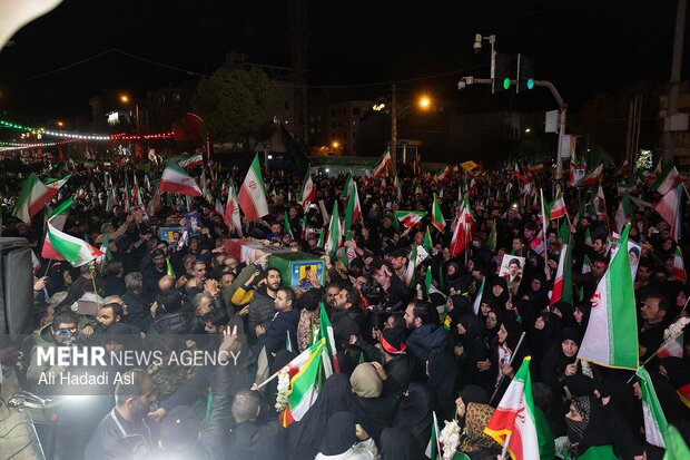 اجتماع حمایت از رزمندگان در مقابله با دشمن آمریکایی - صهیونی