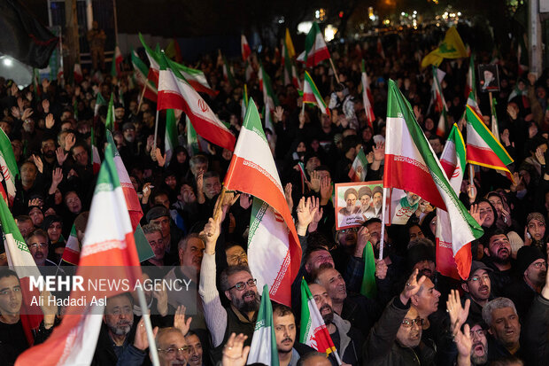 اجتماع حمایت از رزمندگان در مقابله با دشمن آمریکایی - صهیونی