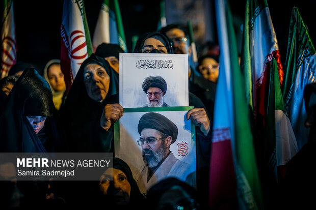 اجتماع حمایت از رزمندگان در مقابله با دشمن آمریکایی - صهیونی