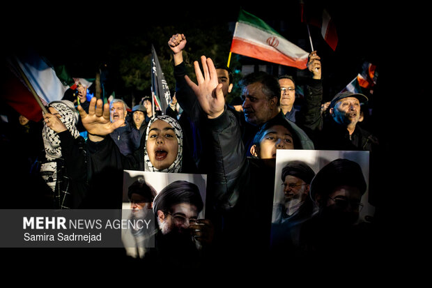 اجتماع حمایت از رزمندگان در مقابله با دشمن آمریکایی - صهیونی