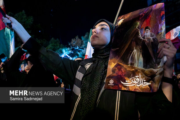 اجتماع حمایت از رزمندگان در مقابله با دشمن آمریکایی - صهیونی