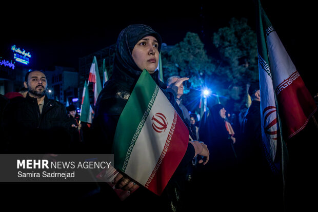 اجتماع حمایت از رزمندگان در مقابله با دشمن آمریکایی - صهیونی