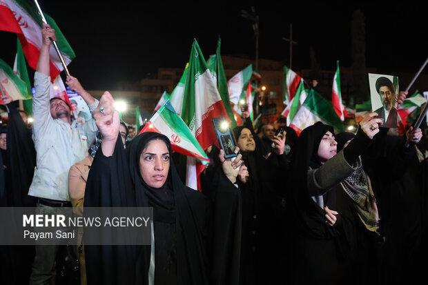 اجتماع حمایت از رزمندگان در مقابله با دشمن آمریکایی - صهیونی