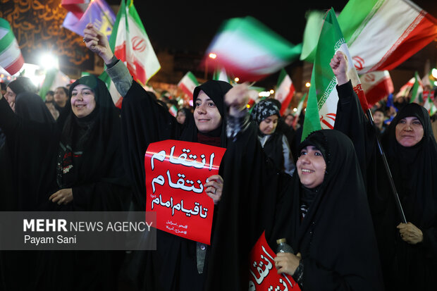اجتماع حمایت از رزمندگان در مقابله با دشمن آمریکایی - صهیونی