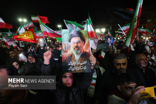 اجتماع حمایت از رزمندگان در مقابله با دشمن آمریکایی - صهیونی