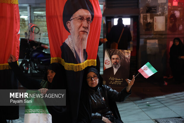 اجتماع حمایت از رزمندگان در مقابله با دشمن آمریکایی - صهیونی