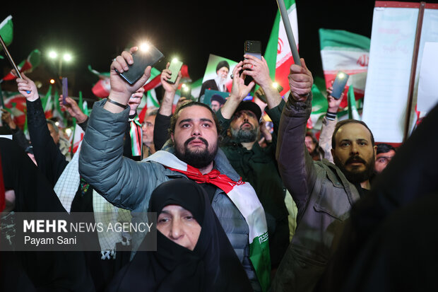اجتماع حمایت از رزمندگان در مقابله با دشمن آمریکایی - صهیونی