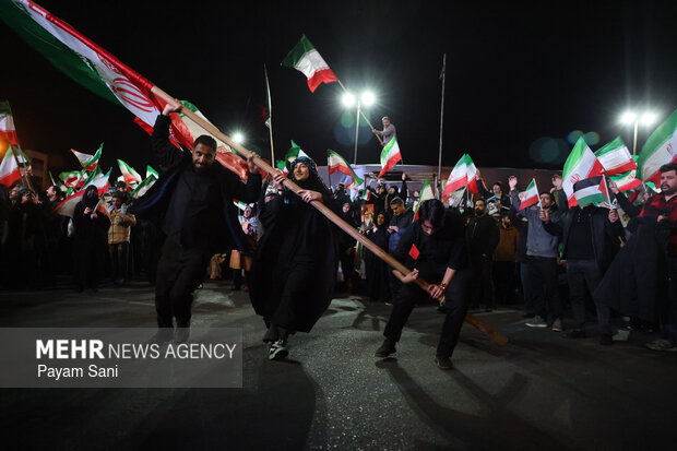 اجتماع حمایت از رزمندگان در مقابله با دشمن آمریکایی - صهیونی