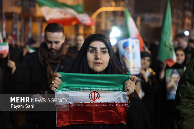 اجتماع حمایت از رزمندگان در مقابله با دشمن آمریکایی - صهیونی