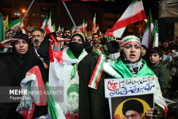 اجتماع حمایت از رزمندگان در مقابله با دشمن آمریکایی - صهیونی