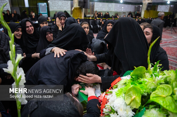 مراسم وداع با پیکر شهید علیرضا دهقانی آرانی