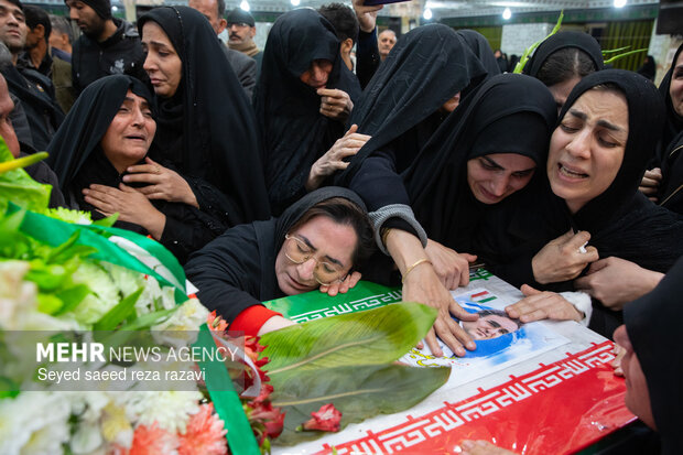 مراسم وداع با پیکر شهید علیرضا دهقانی آرانی