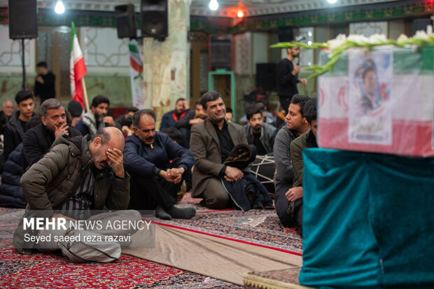 مراسم وداع با پیکر شهید علیرضا دهقانی آرانی