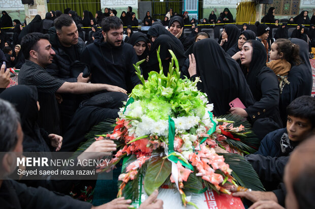 مراسم وداع با پیکر شهید علیرضا دهقانی آرانی