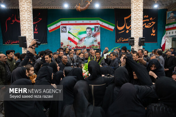 مراسم وداع با پیکر شهید علیرضا دهقانی آرانی