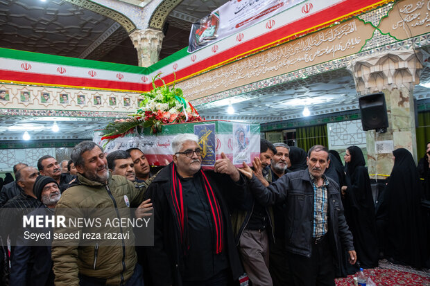 مراسم وداع با پیکر شهید علیرضا دهقانی آرانی