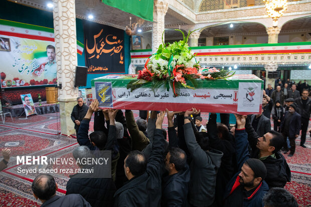 مراسم وداع با پیکر شهید علیرضا دهقانی آرانی