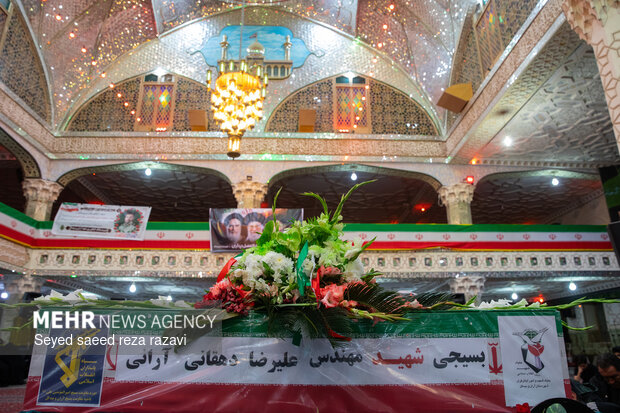 مراسم وداع با پیکر شهید علیرضا دهقانی آرانی