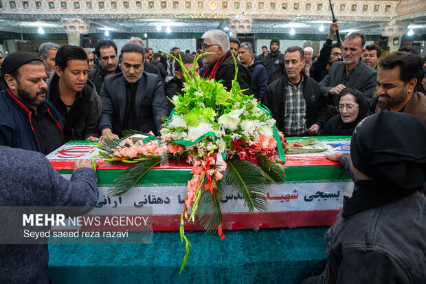 مراسم وداع با پیکر شهید علیرضا دهقانی آرانی