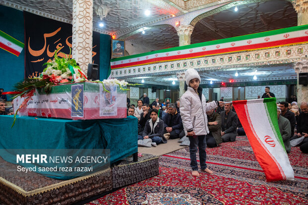 مراسم وداع با پیکر شهید علیرضا دهقانی آرانی