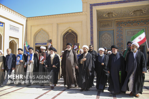 تجمع طلاب و روحانیون فارس در بیعت با رهبری