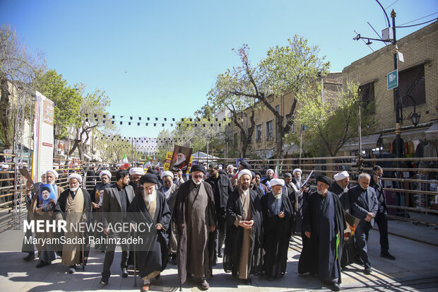 تجمع طلاب و روحانیون فارس در بیعت با رهبری