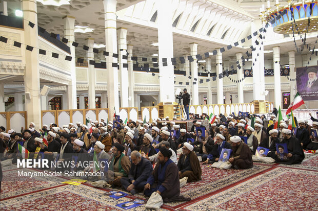 تجمع طلاب و روحانیون فارس در بیعت با رهبری
