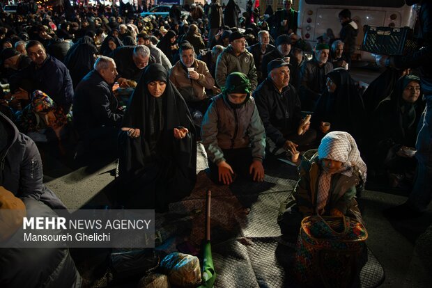 اجتماع شبانه شاهرودی‌ها در دفاع از امنیت کشور