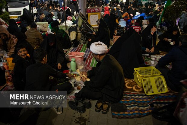 اجتماع شبانه شاهرودی‌ها در دفاع از امنیت کشور